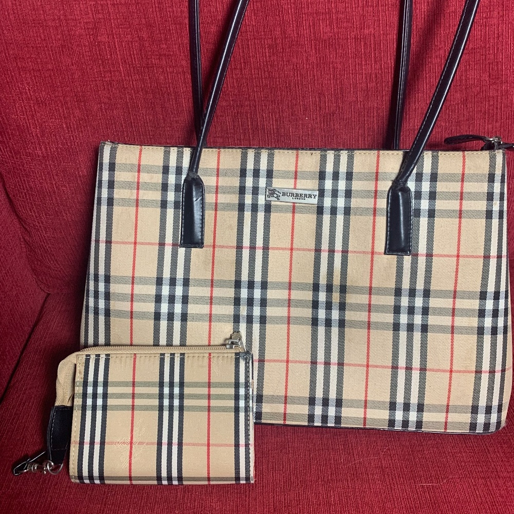 Authentic Burberry Nova Check Vintage Shoulder Tote Bag with Matching Clutch